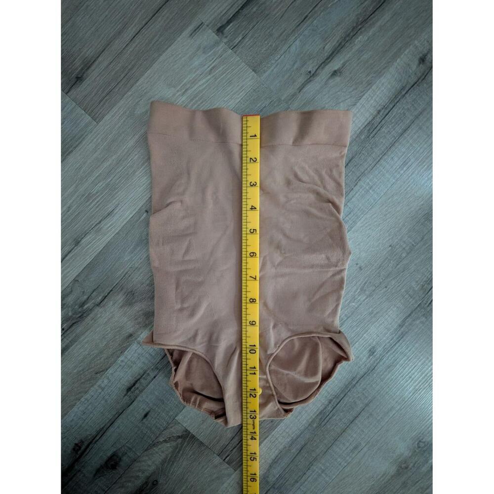 SKIMS Seamless Sculpt Nude Highwaisted Brief Shapewear, Small/Medium (A1) - Picture 5 of 6